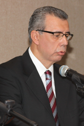 Desembargador Dirceu Buyz Pinto Junior, vice-diretor da Escola Judicial, durante a palestra. Desembargador Dirceu Buyz Pinto Junior, vice-diretor da Escola Judicial, durante a palestra.