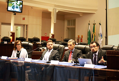 Procuradora Aldacy Rachid Coutinho, juízes Rodrigo da Costa Clazer e Leonardo Vieira Wandelli e professor Carlos Luiz Strapazzon