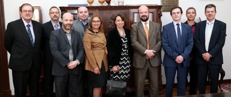 Magistrados do TRT-PR e professores da UFPR