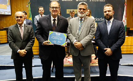 Notícia 3 A Comissão Nacional de Efetividade da Execução Trabalhista (CNEET) foi responsável pela entrega dos certificados em cerimônia que ocorreu em Brasília-DF. 