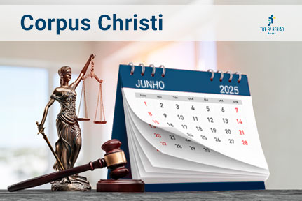 Calendário de junho de 2025 e martelo do juiz