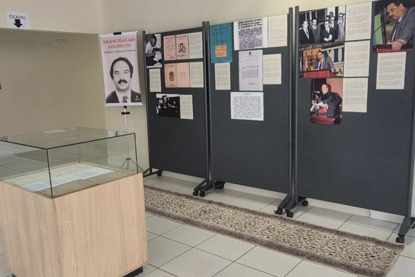 Fotografia da exposi&ccedil;&atilde;o de Londrina  &ldquo;Entre Processos e Mem&oacute;rias: Amauri Mascaro Nascimento em Londrina