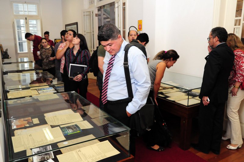 Acadêmicos da Uninter em visita ao Centro de Memória