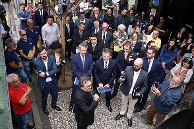 Notícia 0 A manifestação nacional aconteceu nesta quarta-feira (7/5). No Paraná, foi realizado nas cidades de Maringá, Cascavel, Apucarana, Foz do Iguaçu, Ponta Grossa, Londrina, Arapongas e em Curitiba. Objetivo foi mostrar a preocupação com a decisão do STF, que trata da legalidade da contratação de pessoas físicas como pessoas jurídicas (pejotização), que, na prática, pode atingir inclusive direitos trabalhistas básicos constitucionalmente garantidos.
