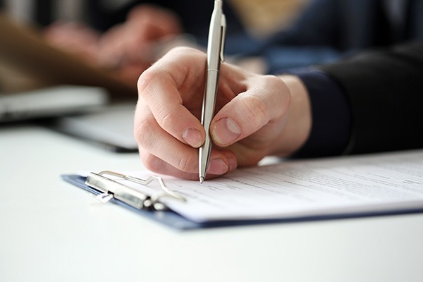 Notícia 0 Trabalhador assinou o acordo sem o acompanhamento do sindicato da categoria profissional, com deságio de 90% da condenação real - estabelecida em uma ação coletiva - e com assistência de advogado indicado pela empresa.
