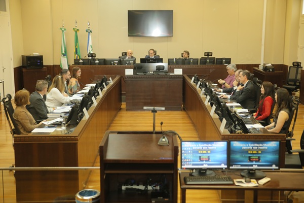 Notícia 1 Evento com representantes da advocacia e do TRT-PR termina com propostas que envolvem cursos de formação e a melhoria da comunicação sobre audiências e o PJe.
