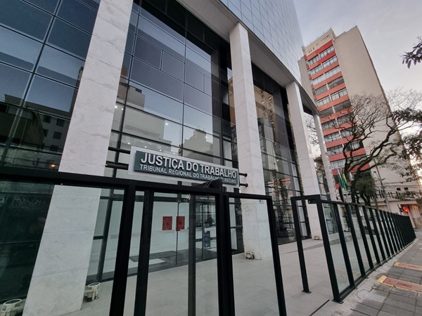 Notícia 0 A reanálise do caso foi determinada pela Vice-Presidência do TRT-PR, que entendeu que a decisão do colegiado estaria em conflito com a tese jurídica firmada pelo Tribunal Superior do Trabalho no Tema nº 23