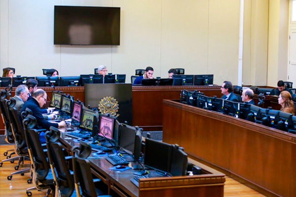 Notícia 3 A FEAS aceitou mudanças nas medidas disciplinares, mas rejeitou o reajuste salarial de 5%