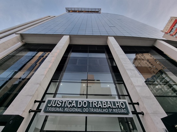 Notícia 1 O objetivo é redistribuir ações de varas sobrecarregadas para unidades com menor demanda.
