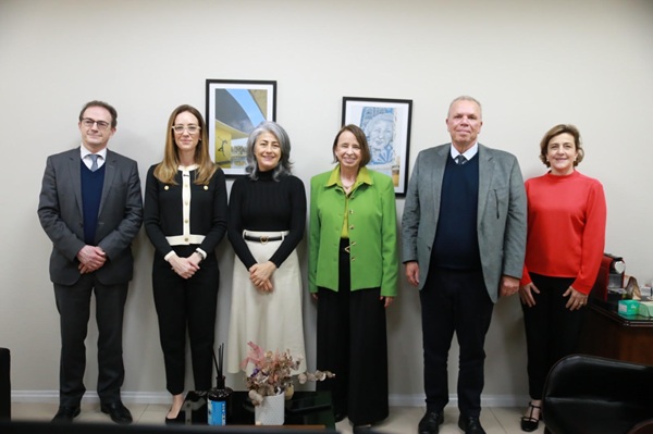 Notícia 2 O objetivo da parceria é fortalecer o intercâmbio de conhecimentos e promover ações conjuntas voltadas ao aperfeiçoamento jurídico.