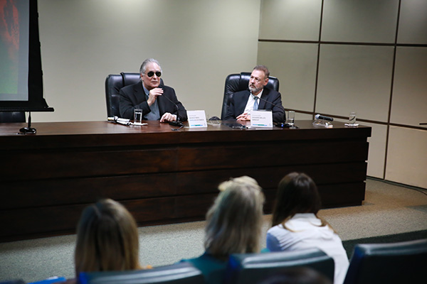 Notícia 2 Especialistas discutem a divisão social do cuidado, os direitos de quem cuida e os desafios para a inclusão de pessoas com deficiência no mercado de trabalho
